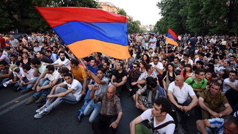 armenia-protest-electricity-president1.si