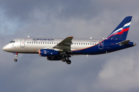 Sukhoi_Superjet_100-95_(RA-89009)