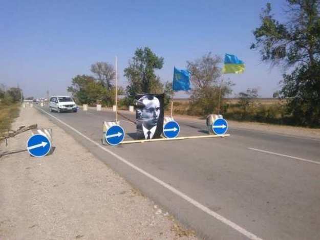 Bandera "Participates" in the Blockade of Crimea (Photos)