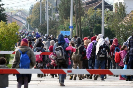 Refugees crossing Slovenian border