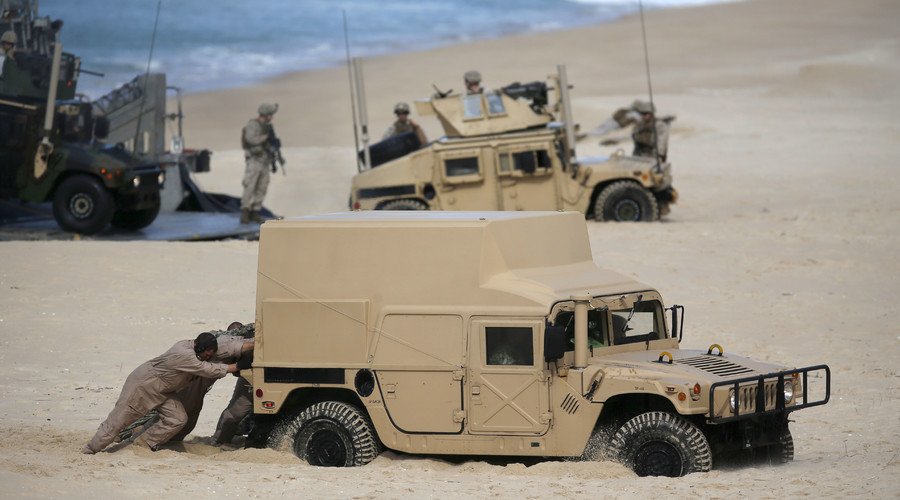 NATO soldiers attend a NATO military exercise at Raposa beach, near Setubal, Portugal. © Rafael Marchante / Reuters