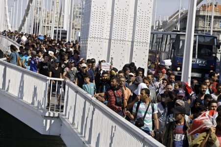 Refugees intending to walk to the Austrian border