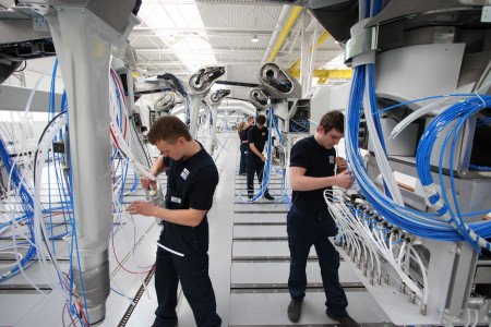 painting-robots-machine-tool-box-out