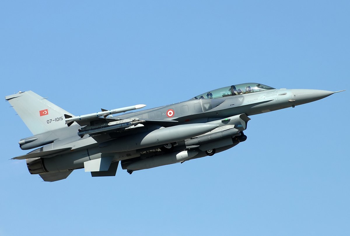Lockheed_Martin_F-16D_Fighting_Falcon_Turkey_-_Air_Force_JP7156596
