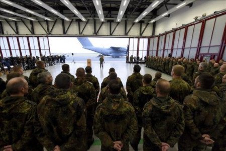 German troops receive instructions before boarding an Airbus A400M (pictured in the back) at the German military base in Jagel, Germany on December 10, 2015. EFE