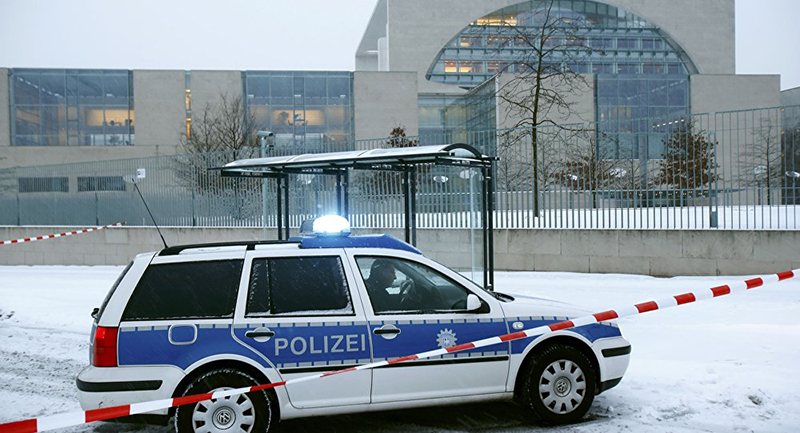 Merkel's Office Cordoned Off Due to Suspicious Package