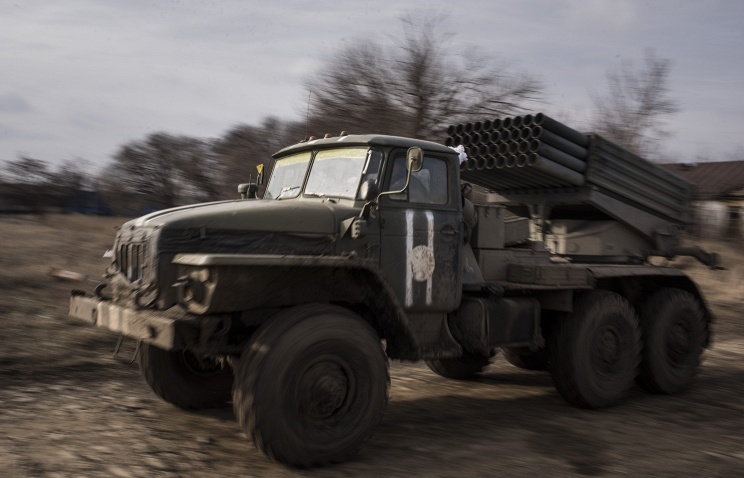 Ukrainian Military Deploys More Military Equipment to Donbass