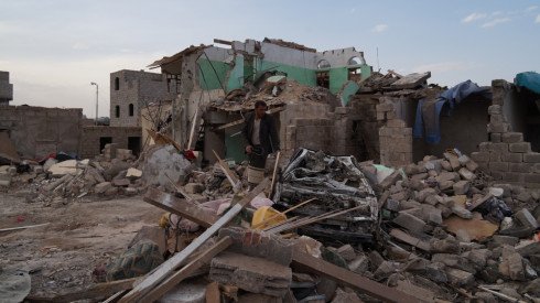 Coalition air strikes target Houthi stronghold in Yemen