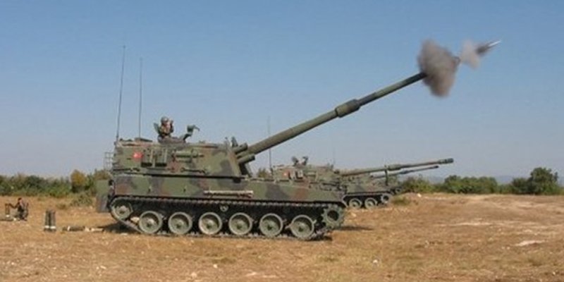 T-155 self-propelled howitzers on the firing line. 