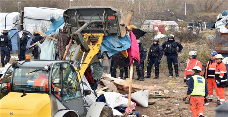 France starts bulldozing refugee houses in Calais jungle camp