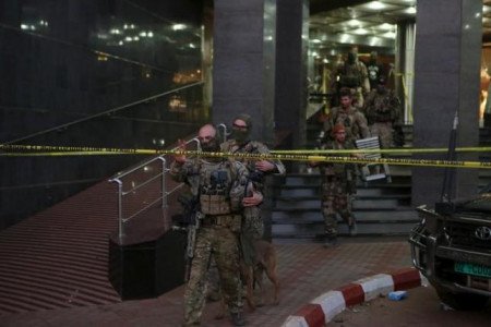 French soldiers leave the Radisson hotel in Bamako, Mali, November 20, 2015. REUTERS/Joe Penney