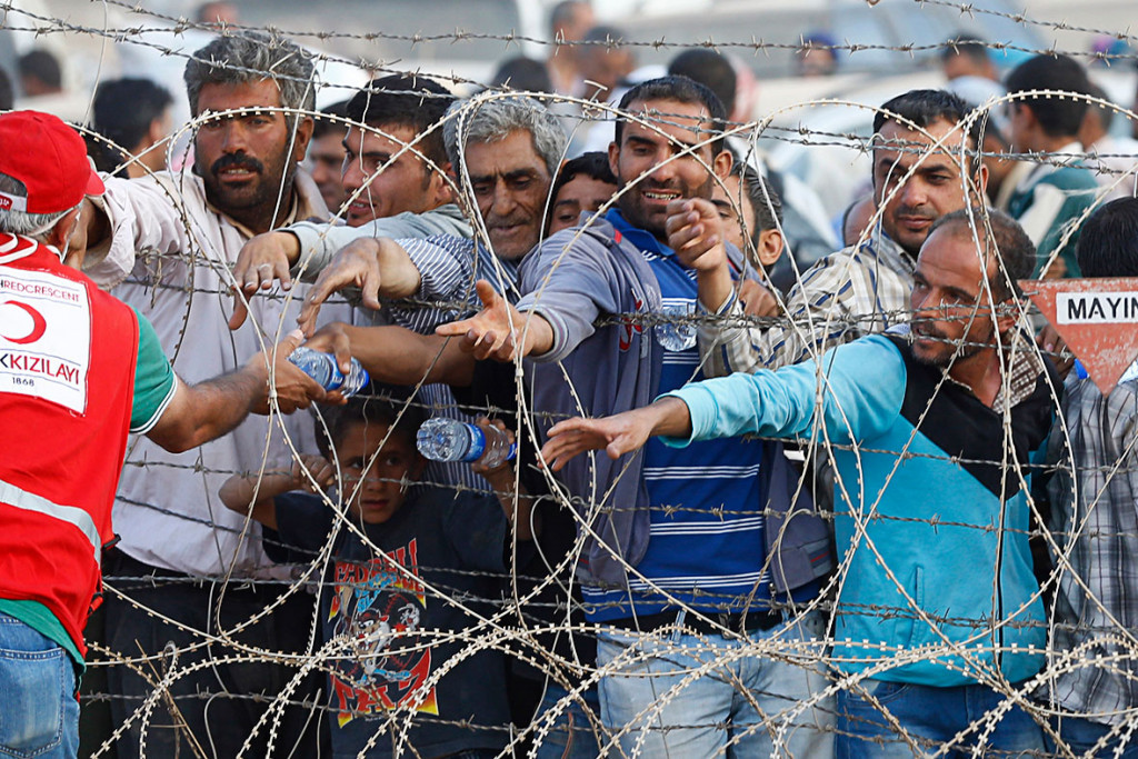 War Against Kurds: Up to 500.000 Refugees Could be Coming From Turkey