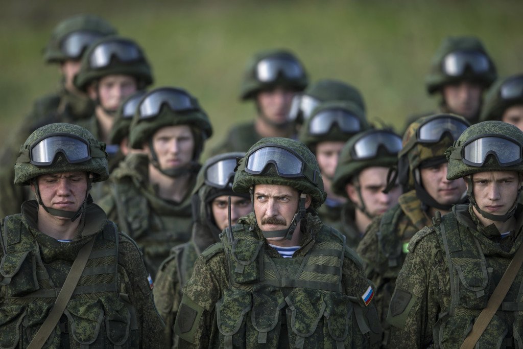 Russian troops stand after a training exercise in the village of Nikinci, west from Belgrade, November 14, 2014. Russian soldiers parachuted into open fields in western Serbia on Friday as part of an unprecedented joint military drill that has stirred controversy in the European Union candidate-country given the West-Russia standoff over Ukraine. The one-day anti-terrorist exercise, around 50 km (30 miles) from Serbia's border with NATO-member Croatia, illustrated the balancing-act Belgrade faces; safeguarding relations with its big-power ally while pursuing closer integration with Europe at a time of deep West-Russia tension. REUTERS/Marko Djurica (SERBIA - Tags: MILITARY POLITICS) - RTR4E666