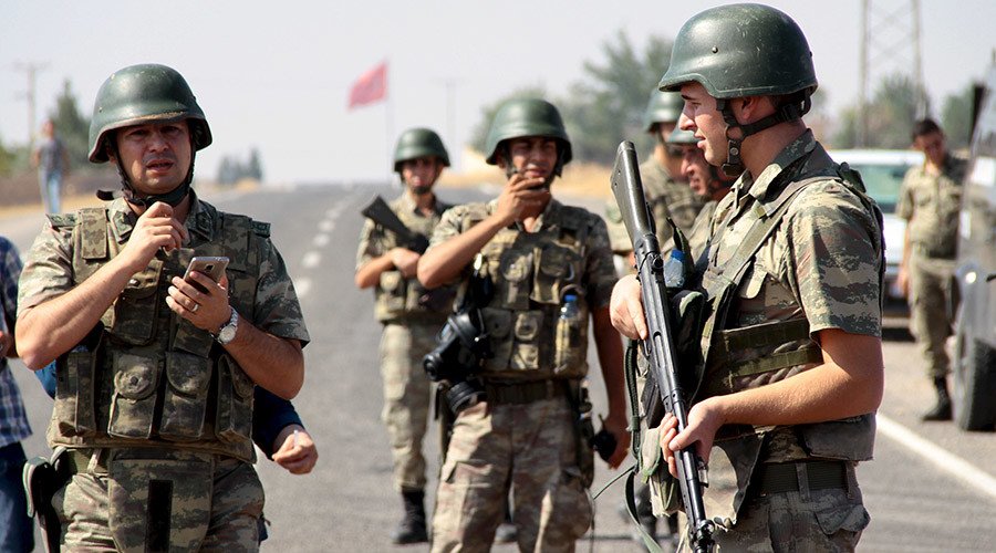 Turkish soldiers © Sertac Kayar