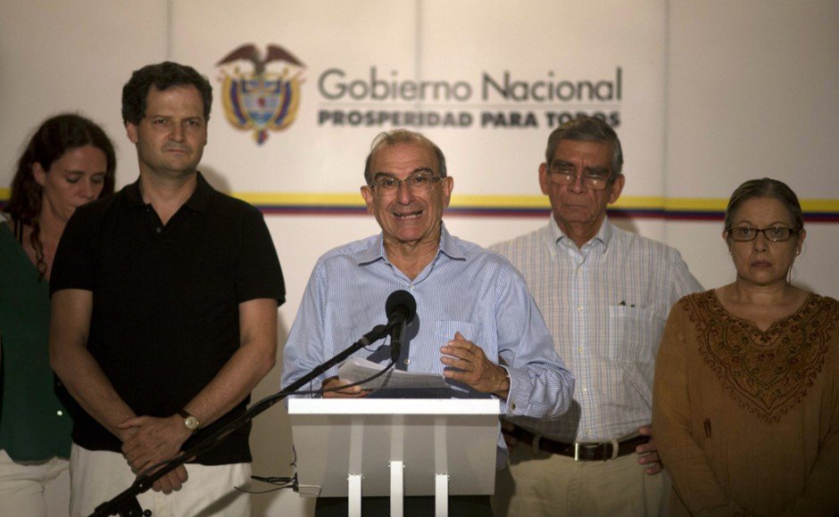 Humberto de la Calle, head of Colombia's government peace negotiation team, at the press conference announcing the release of declassified documents. Photo: AP Photo/Ramon Espinosa