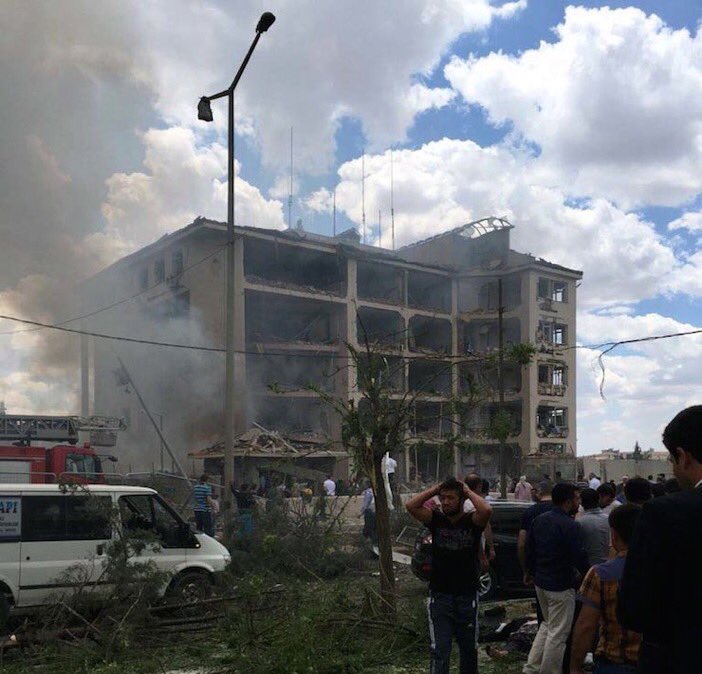 Many Wounded by Bombing at Police station in Southeast Turkey (Photos)