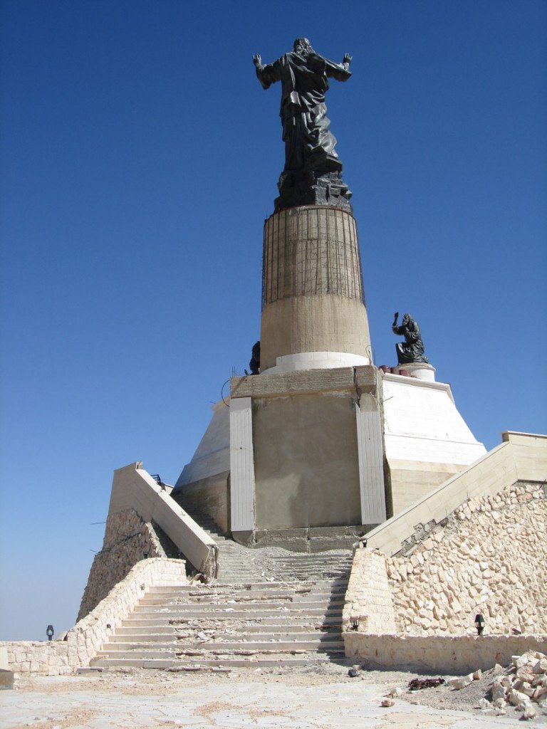 Statujata-na-Hristos-940x1253