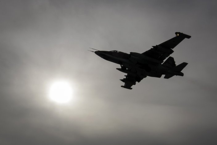 Syrian and Russian Warplanes Hit Terrorist Targets in Homs amid ISIS Counter Attacks