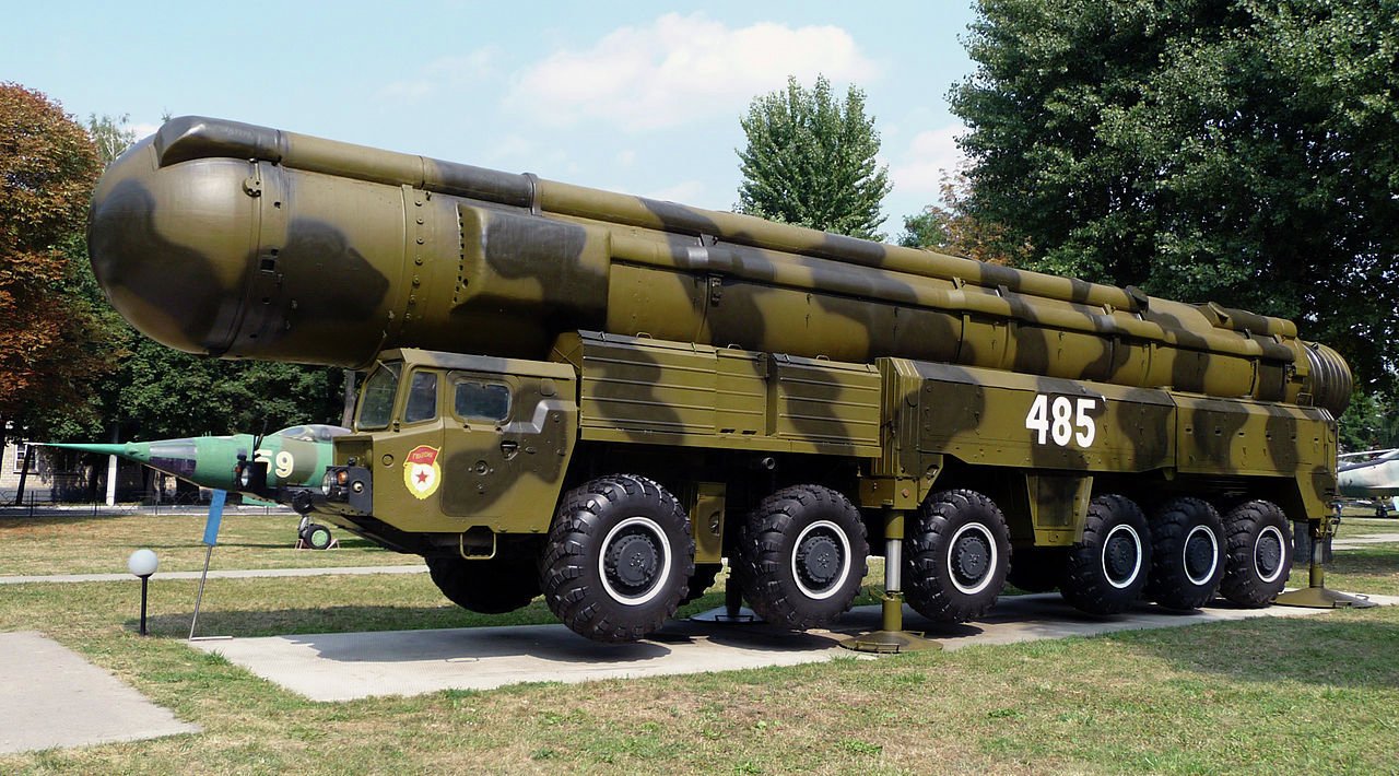 © WIKIPEDIA/ GEORGE CHERNILEVSKY The RT-21M Pioneer missile and launcher on display in Kiev. The missiles were destroyed in accordance with the Intermediate-Range Nuclear Forces Treaty.