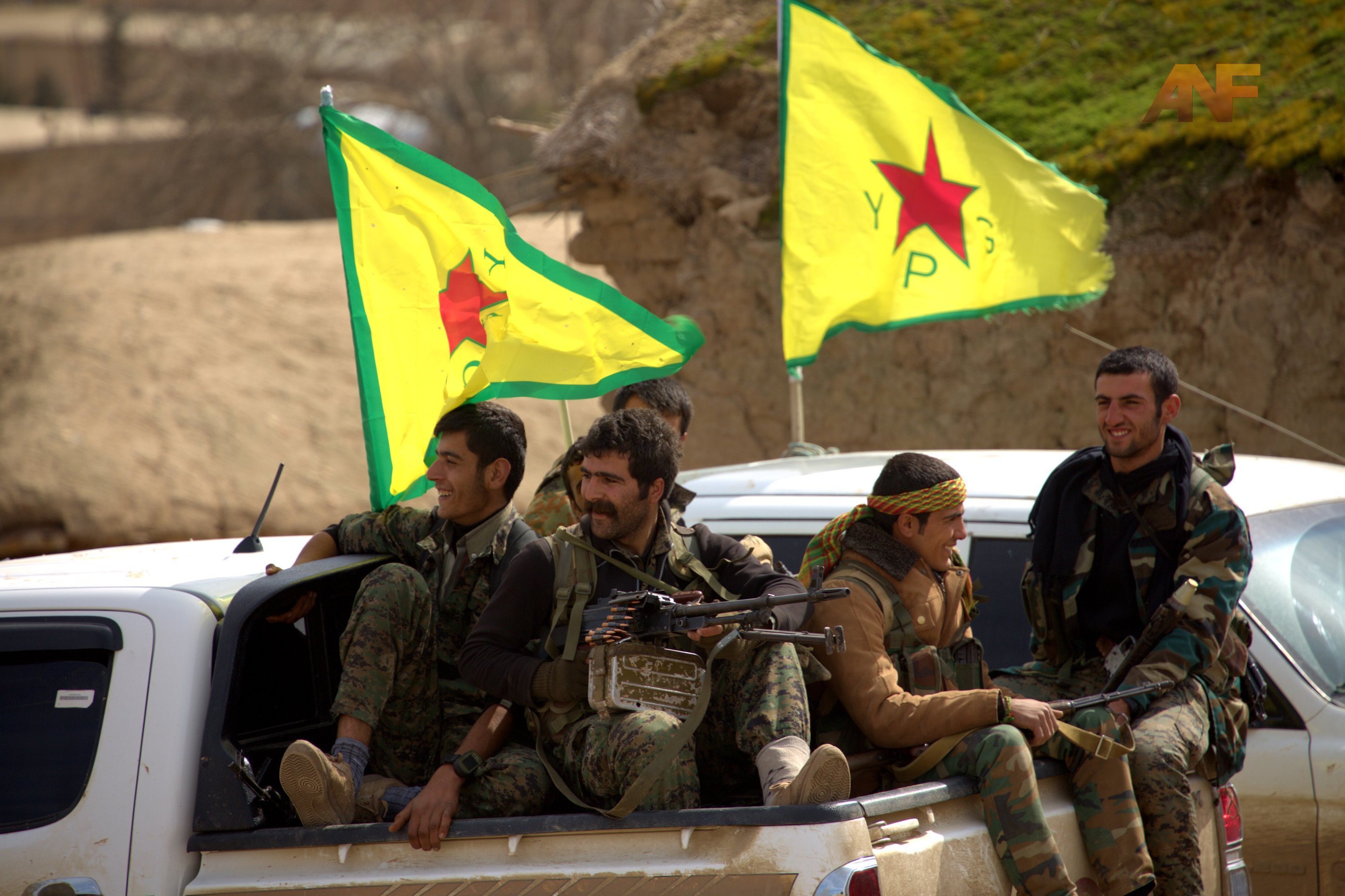 YPG-fighters-pickup-truck