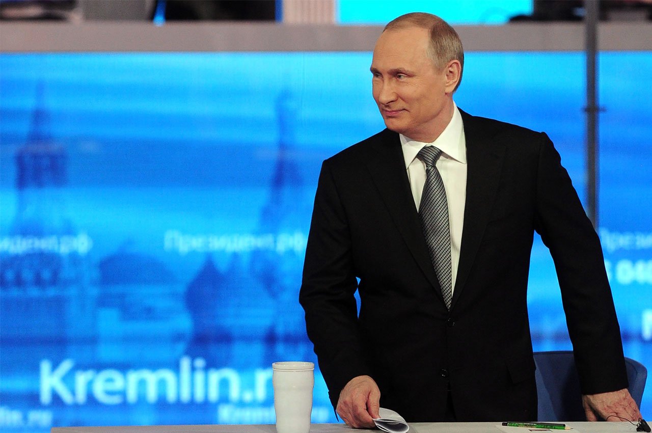 Russian President Vladimir Putin hosts his annual televised call-in show in central Moscow on April 14, 2016. / AFP PHOTO / SPUTNIK / MIKHAIL KLIMENTYEV