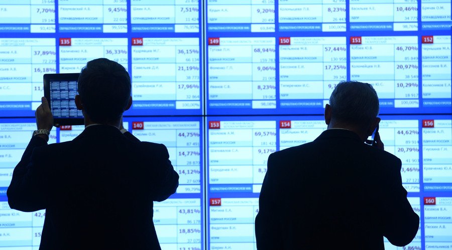 Early results of the Russian State Duma election in single-member constituencies on information screens at the Russian Central Election Commission. © Kirill Kallinikov / Sputnik