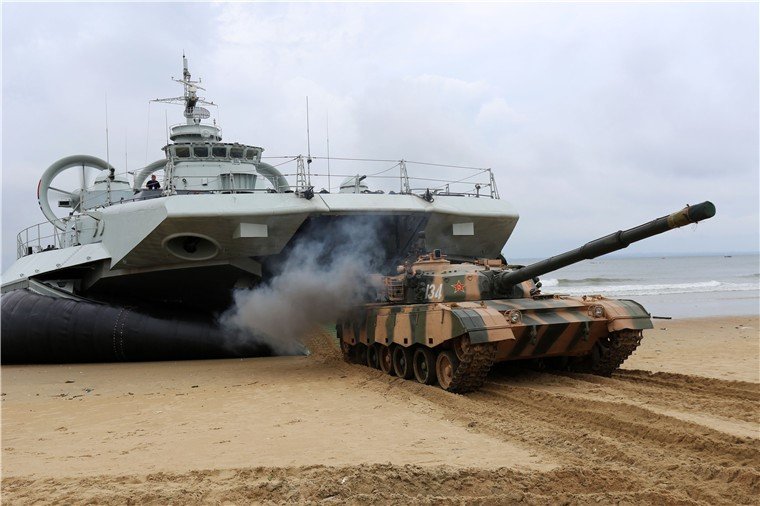 Zubr Class assault hovercraft discharging a Type 96 MBT during amphibious exercises in 2015.