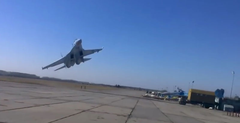 Ukrainian ‘Topnotch’ Pilots Show Their Low-Level Aerobatics (Video)