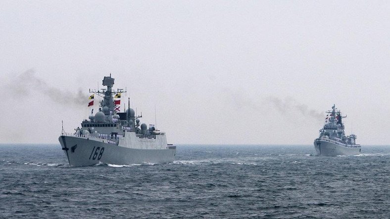 Chinese Navy warships attend an international fleet review to celebrate the 60th anniversary of the founding of the People's Liberation Army Navy on April 23, 2009 off Qingdao in Shandong Province.  Fifty-six Chinese subs, destroyers, frigates, missile boats and planes were displayed off the eastern port city of Qingdao just weeks after tensions flared following a naval stand-off with the United States in the South China Sea.  AFP PHOTO / POOL / Guang Niu / AFP PHOTO / POOL / GUANG NIU