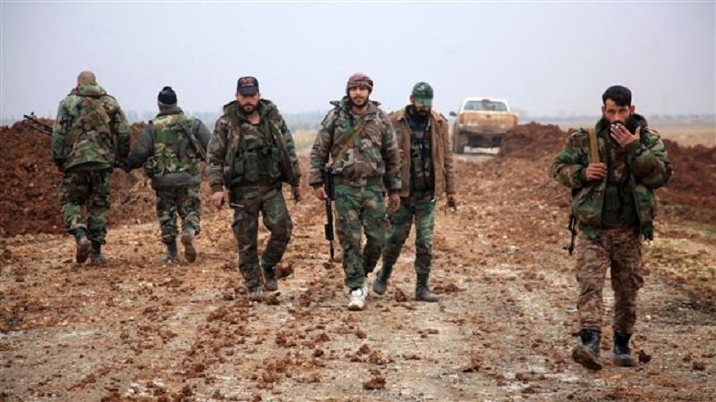 Syrian government forces walk in an area south of the city of al-Bab in the northern province of Aleppo on January 14, 2016. ©AFP