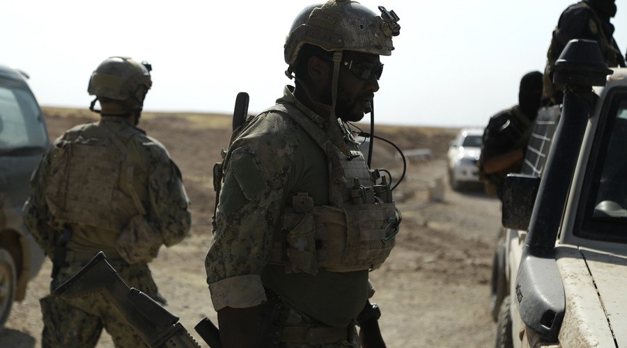 Armed men in uniform identified by Syrian Democratic forces as US special operations forces are seen in the village of Fatisah in the northern Syrian province of Raqa on May 25, 2016. © Delil Souleiman / AFP