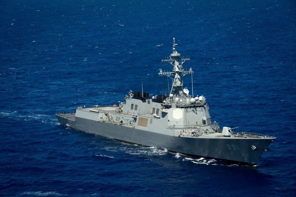 The Sejong the Great Class bears a striking resemblance to other Aegis DDGs. In addition to its many defensive and offensive weapons systems, it has an aft mounted flight deck and hangar space to accommodate two helicopters for transport and ASW duties.