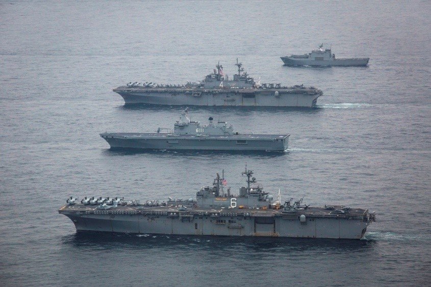 U.S. Navy amphibious warfare vessels USS Boxer (LHD-4) and USS Bonhomme Richard (LHD-6), and ROK Navy vessel Dokdo (LPH-6111) and Cheon Wang Bong (LST-686) during the “Ssang Yong 2016” Exercise.
