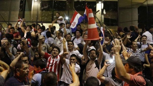 Protesters Stormed Building of Paraguayan Parliament & Set It on Fire (Photo & Video)