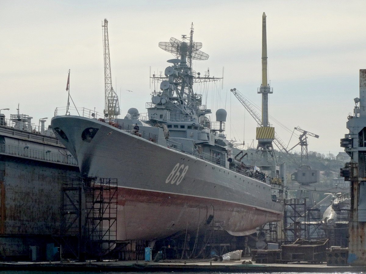 10. “Pytlivyi” in Dock-30, March 3, 2017, on the right, “Rostov-on-the-Don” (photo Balabin 1696 from forums.airbase.ru)
