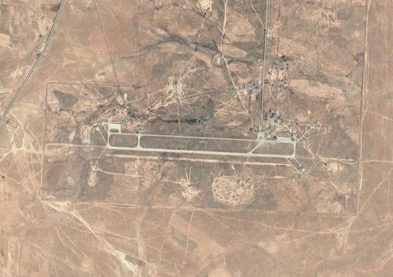 Tabqa Military Airport. Scale: 500m