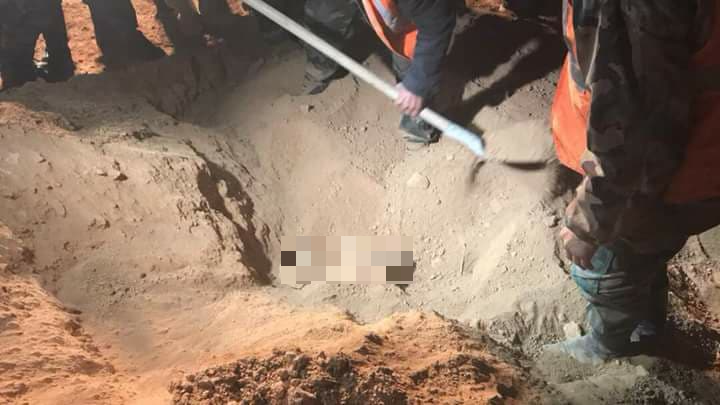 Army Discovers Two Mass Graves Of Civilians And Soldiers In Western Raqqa Countryside (Photos)