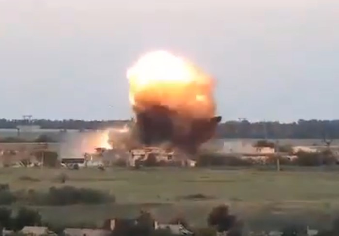 In Video: Fireball Rocks Ukrainian Army Positions Near Maryinka Village