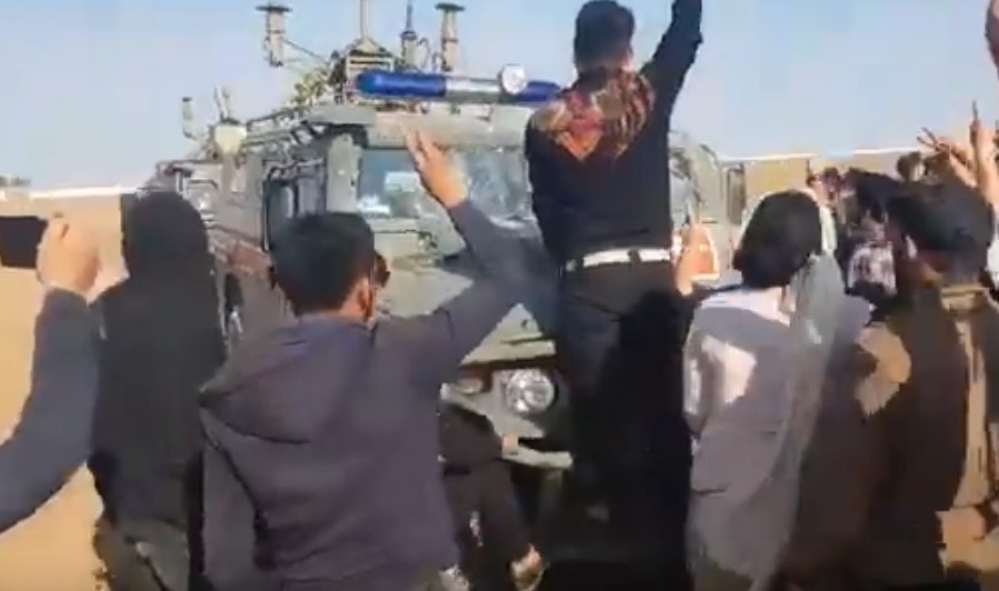 In Video: SDF Supporters Block Russian 'Tiger' Vehicles Near Kobani