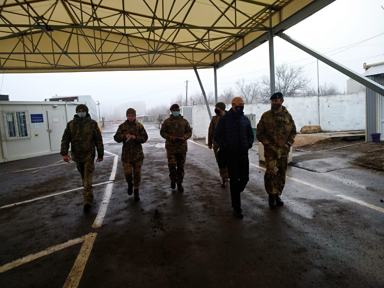 Kiev Sends Trains Full Of Heavy Military Equipment To Donbass (Video)
