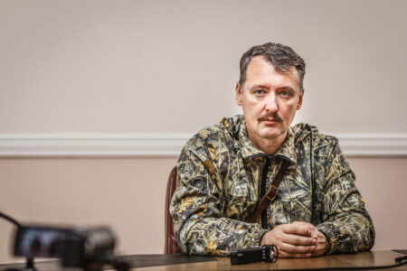 Critical Look At Russian Military Command Of Mr. Strelkov Who Returned From Front Lines