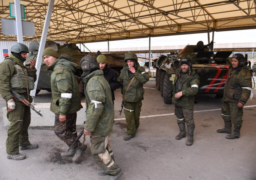 DPR Troops Prepare For Storm Of Mariupol. Russian Attack Helicopters Buzz Nikolayev Area (Video)
