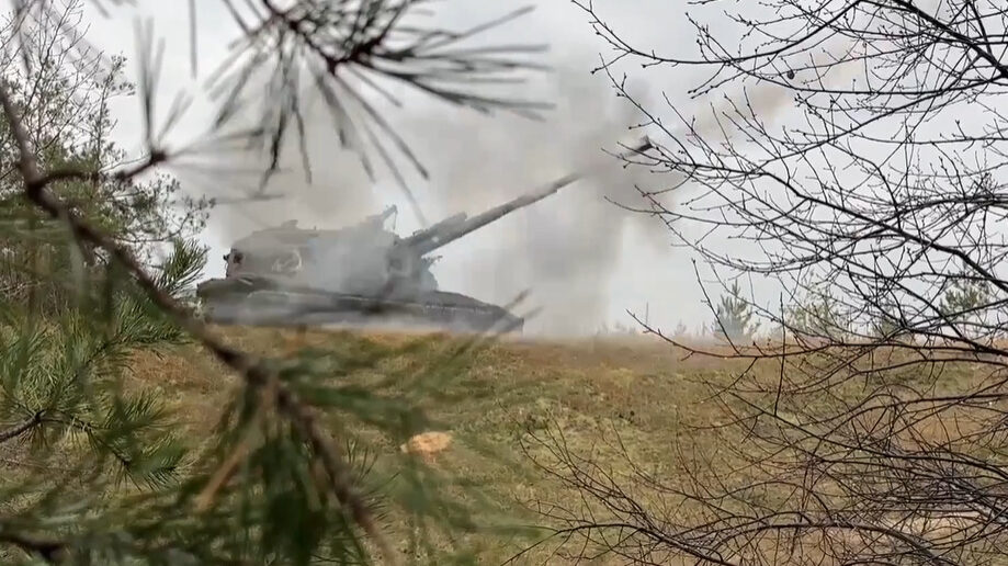 In Video: Russian Msta-SM2 Howitzers Use ‘Roving Gun’ Tactic To Hit Ukrainian Forces