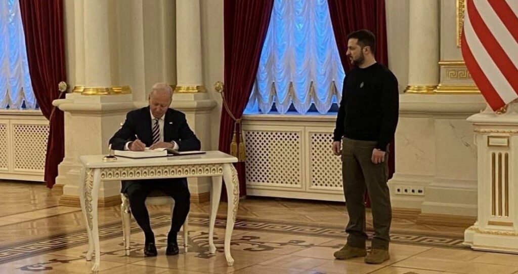 Lackey Of United States. Photos Of Biden’s Visit To Ukraine Highlight Real Status Of Zelensky