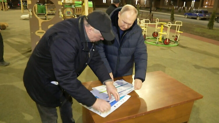Russian President Putin Pays Surprise Visit To Mariupol City (Videos)