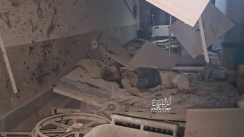 L’armée israélienne assiège un hôpital indonésien dans la ville de Gaza (18+)